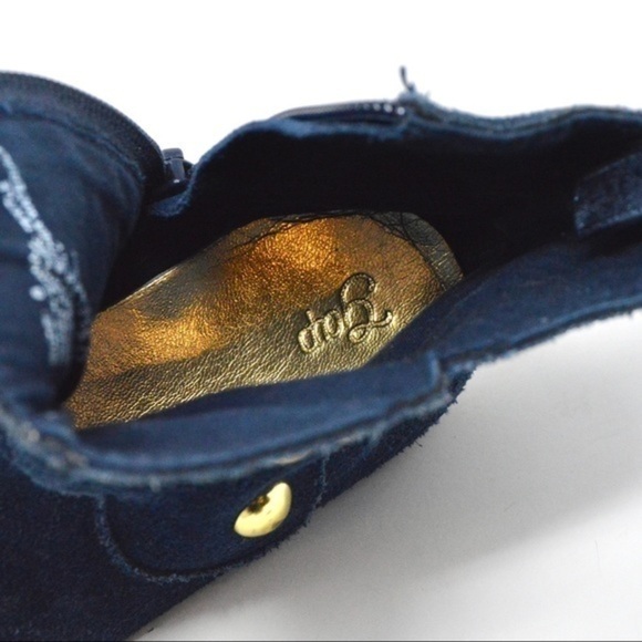 Girls Blue Suede‎ GAP Button Boots, Size 8 - Picture 9 of 10